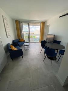 Location Appartement BRON  69