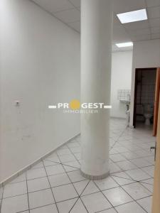 Location Commerce ROQUEVAIRE 13360