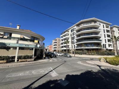 Vente Local commercial FREJUS 83600