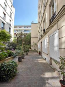For sale Apartment PARIS-17EME-ARRONDISSEMENT  75