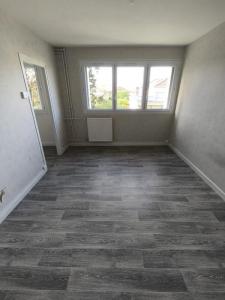 For rent Apartment CHAUMONT  52