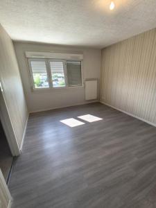 For rent Apartment CHAUMONT  52