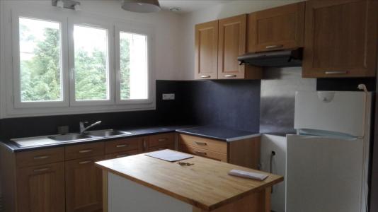 Location Appartement 3 pi�ces CHARBONNIERES-LES-VARENNES 63410