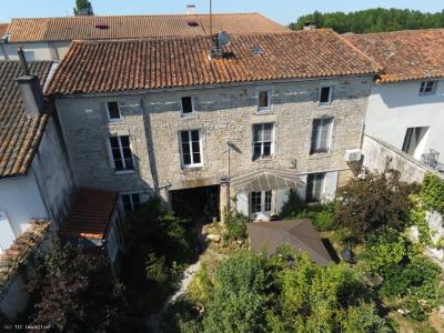 Vente Maison 7 pi�ces AIGRE 16140