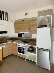 Location Appartement APT  84