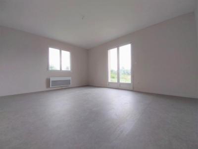 For rent House ECHENAY  52