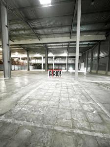 Location Commerce CRAU 83260