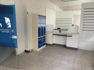 Location Local commercial REPLONGES 01620
