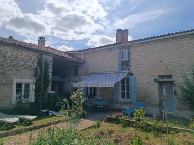 Vente Maison 7 pi�ces CHIVES 17510