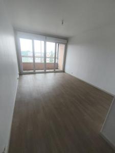 For rent Apartment CHAUMONT  52