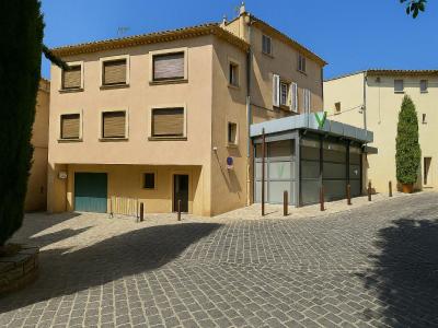 Location Local commercial CEYRESTE 13600