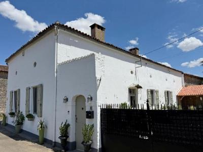 Vente Maison 8 pièces CIVRAY 86400
