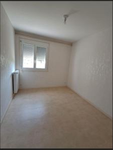 For rent Apartment DESCARTES  37