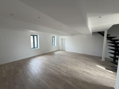 For sale Apartment SAINT-PAUL-DE-VARAX HYPER CENTRE 01
