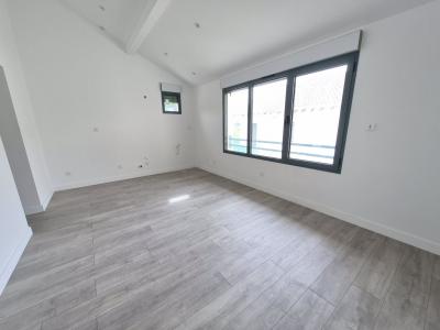 For sale Apartment SAINT-PAUL-DE-VARAX HYPER CENTRE 01