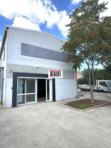 Location Local commercial CARQUEIRANNE 83320
