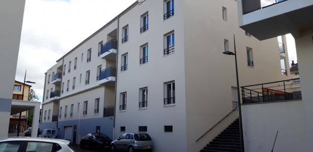 For rent Apartment OYONNAX  01